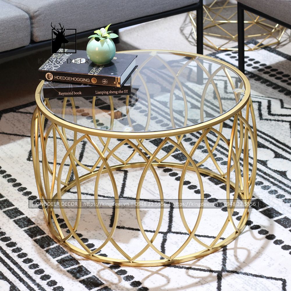 BTKD_0614 Bàn diamond mặt kính mang phong cách hiện đại. Được làm từ khung thép sơn tĩnh điện. Đính thêm quả hình cầu vào mỗi đỉnh kim cương tăng thẩm mỹ cho chiếc bàn.