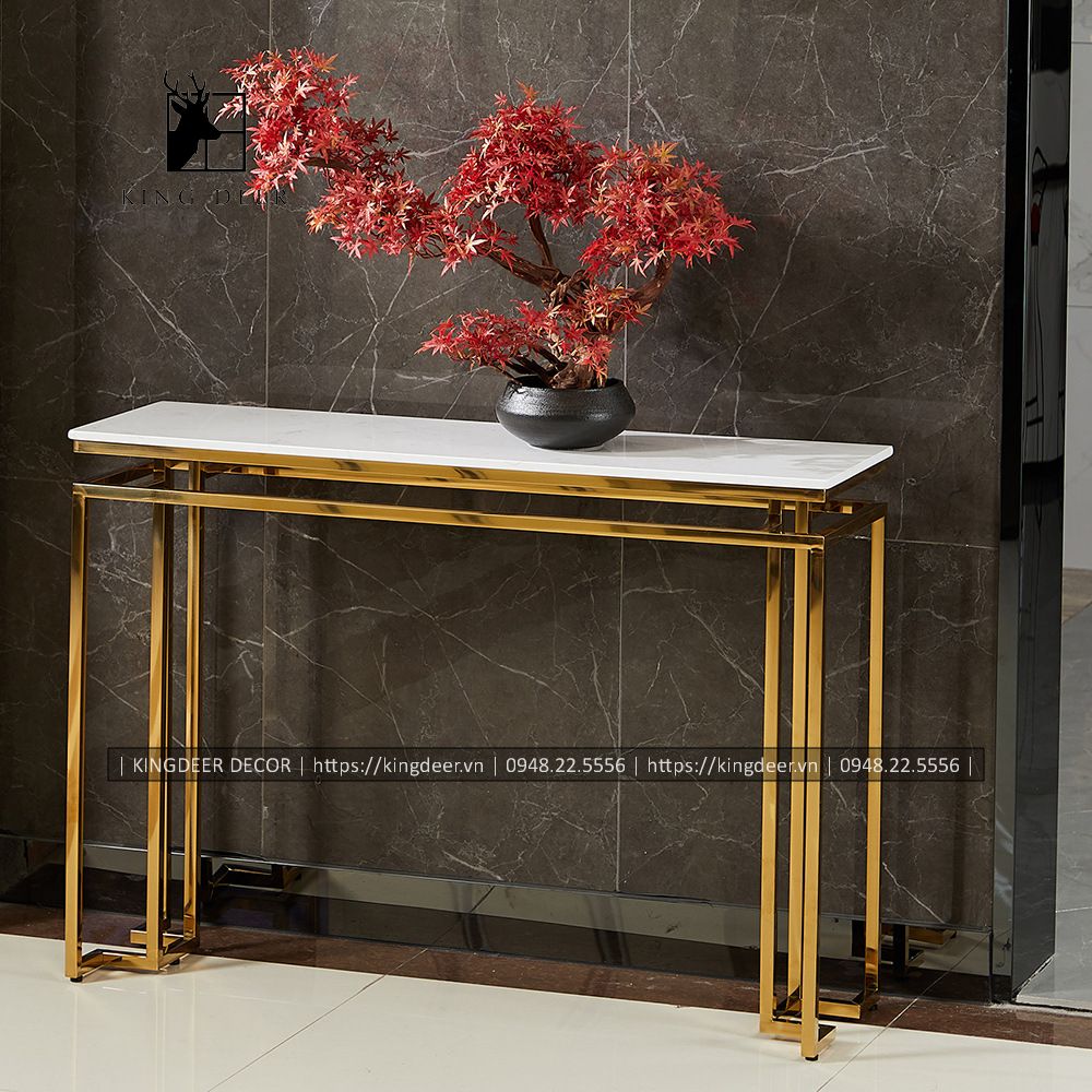 Bàn console inox mạ titan tinh xảo  đẳng cấp này mang phong cách Bắc Âu. Mặt bàn làm bằng đá trắng vân mây kết hợp với chân bàn làm bằng inox 304 mạ PVD
